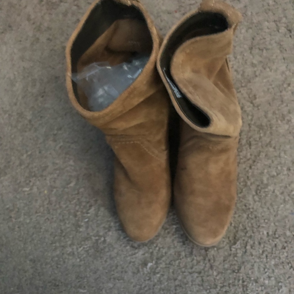Women’s White Mountain Suede and Leather Boots!!!